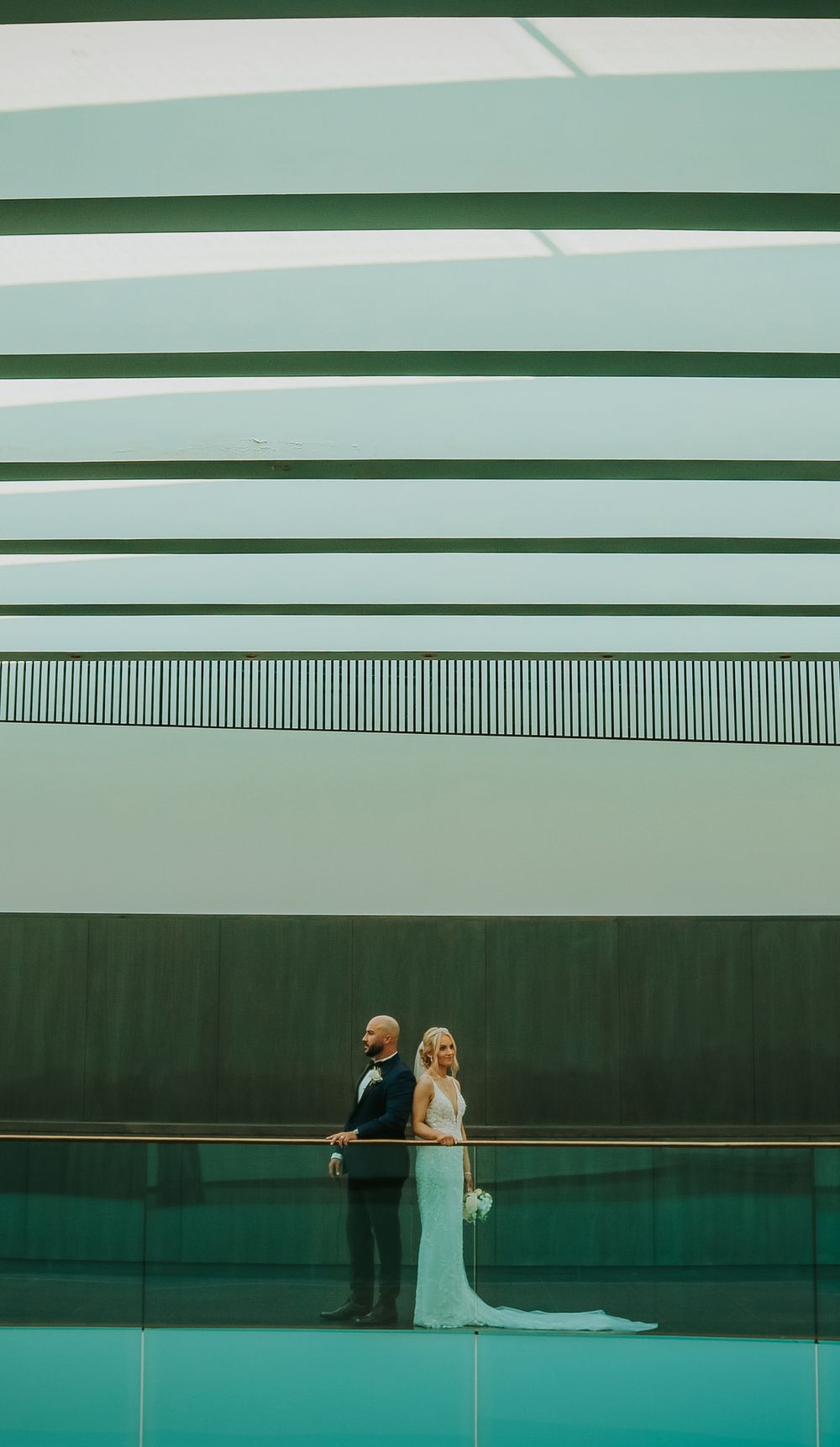 wedding couple in Aberdeen art gallery